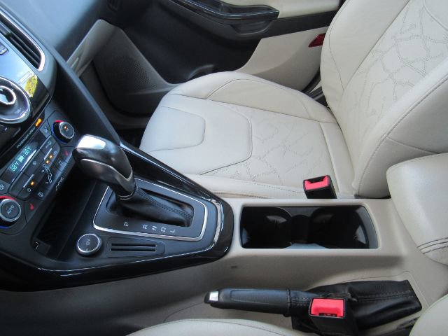 Used 2016 Ford Focus Electric Hatchback image 40