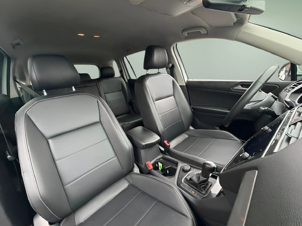 Used 2021 Volkswagen Tiguan SE R-Line AWD/4WD image 22