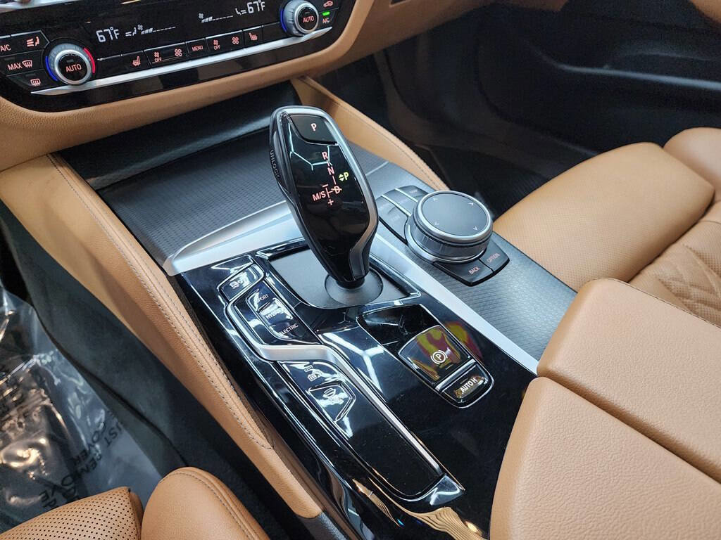 Used 2023 BMW 530e w/ M Sport Package image 21