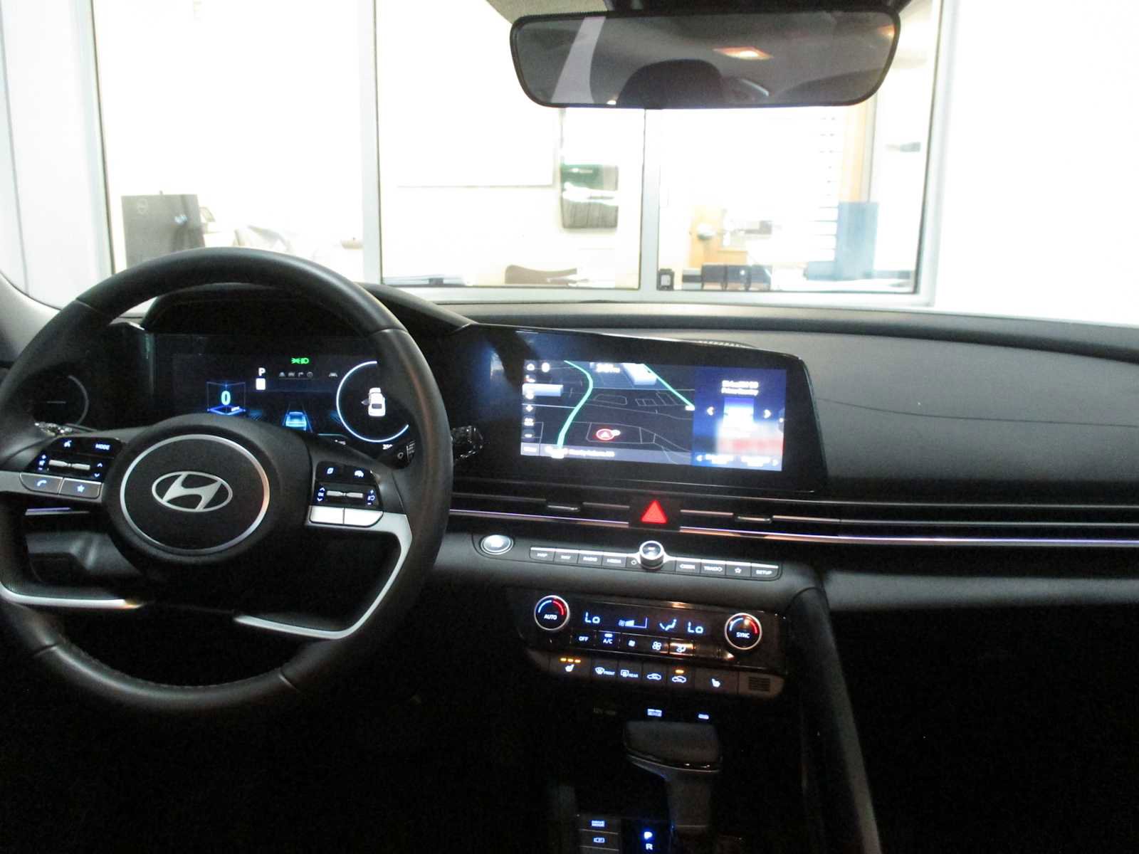 Used 2024 Hyundai Elantra SEL w/ Convenience Package image 4