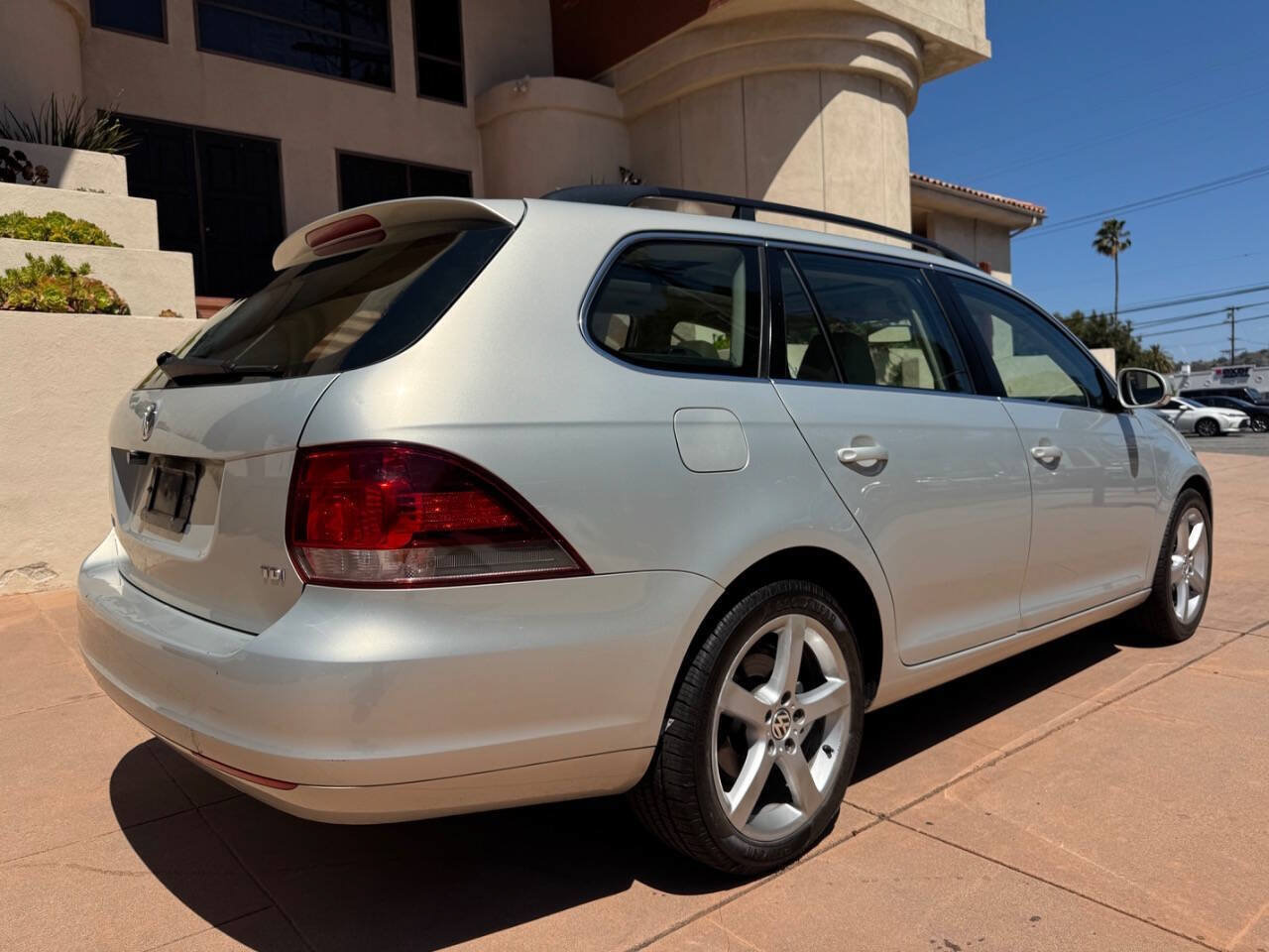 Used 2010 Volkswagen Jetta TDI FWD image 7