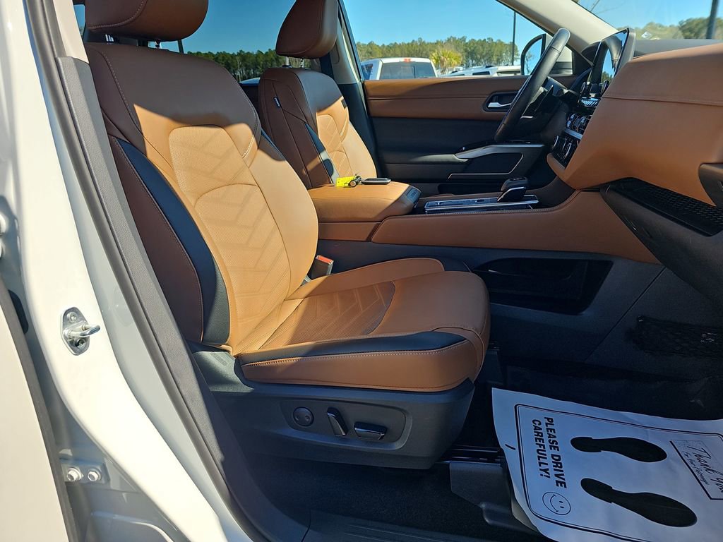 Used 2024 Nissan Pathfinder Platinum w/ Cargo Package image 12