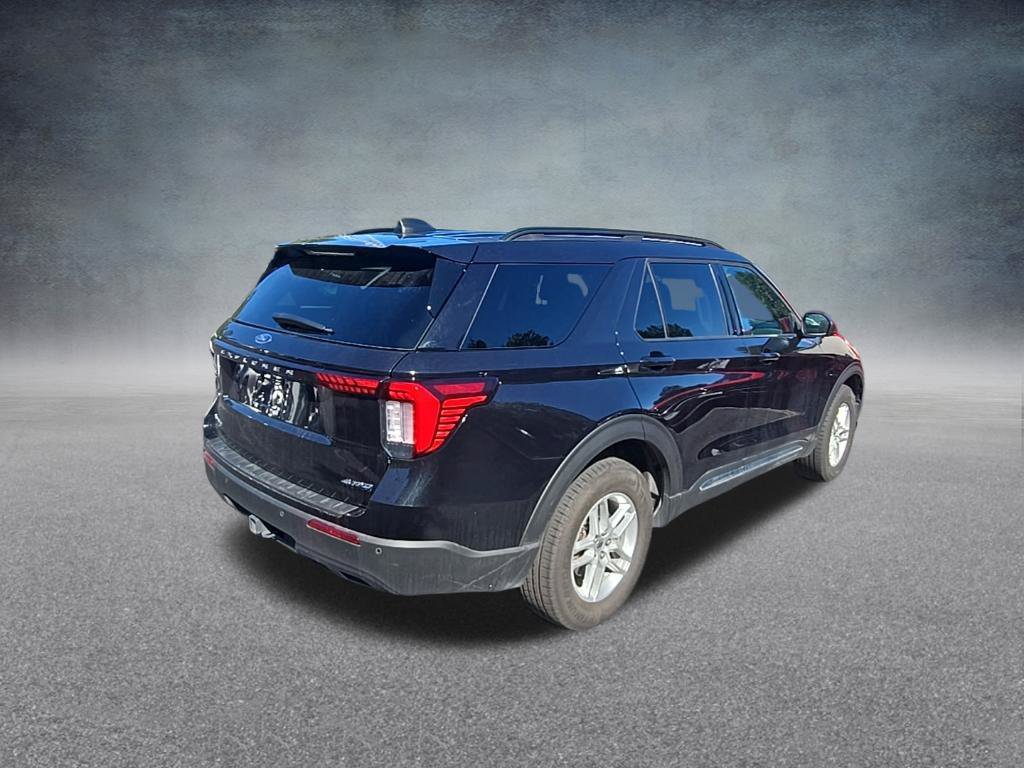 Used 2025 Ford Explorer Active AWD/4WD image 9