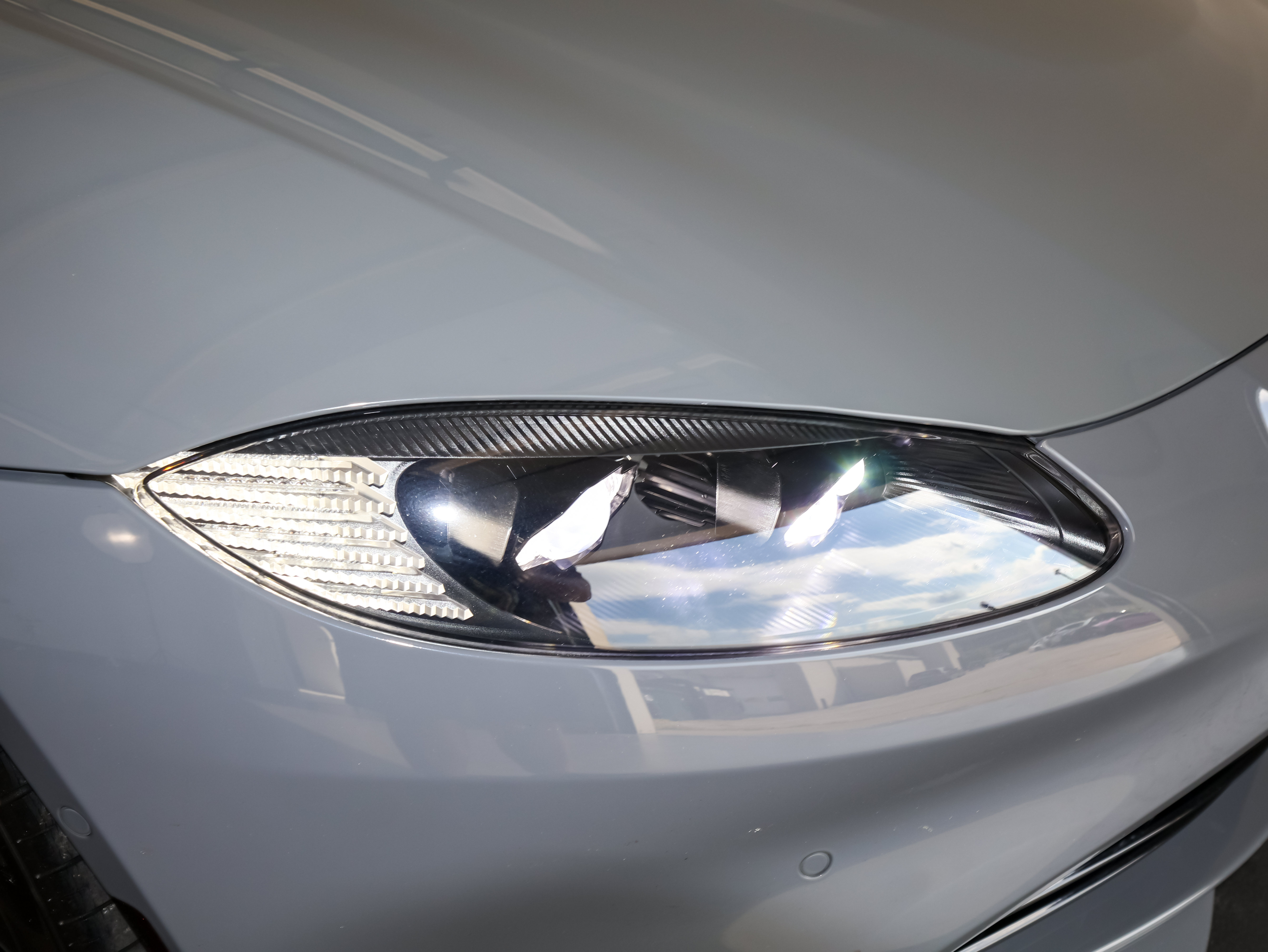 Used 2021 Aston Martin V8 Vantage Coupe RWD image 32