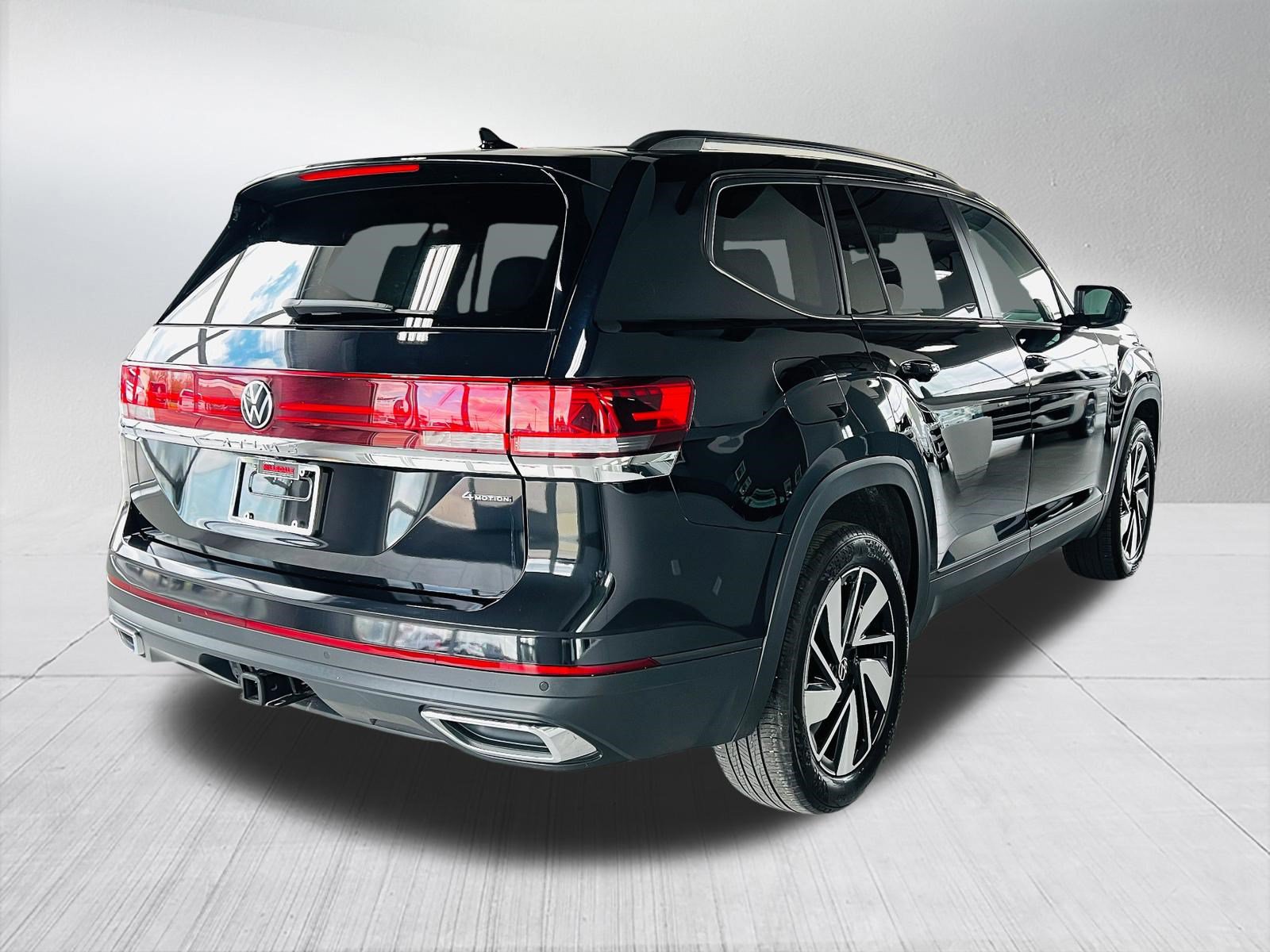 Used 2025 Volkswagen Atlas SE AWD/4WD image 6