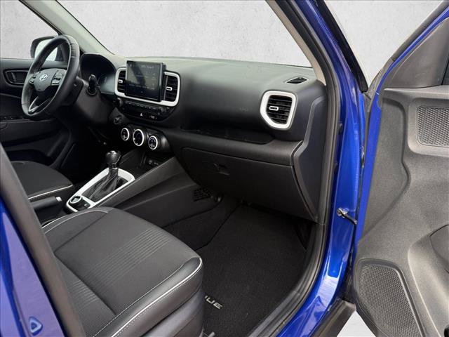 Used 2024 Hyundai Venue Limited FWD image 12