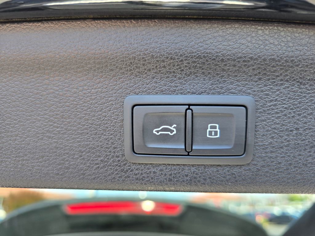 Used 2025 Audi Q3 2.0T Premium w/ Convenience Package image 15