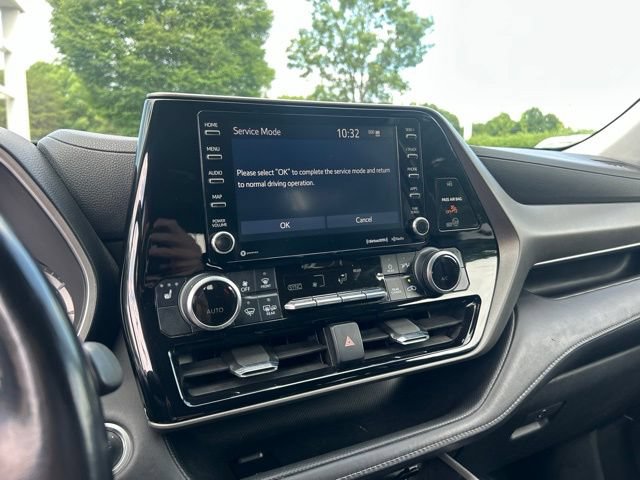 Used 2021 Toyota Highlander XLE AWD/4WD image 25