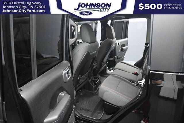 Used 2024 Jeep Gladiator Rubicon w/ Technology Group AWD/4WD image 16