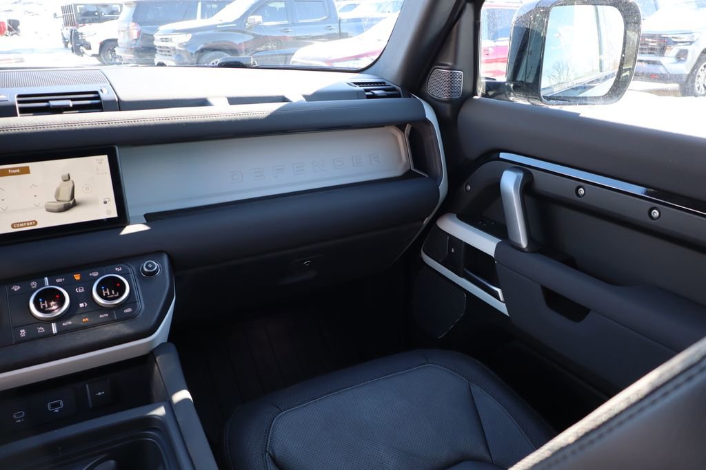 Used 2023 Land Rover Defender 90 X-Dynamic SE image 46