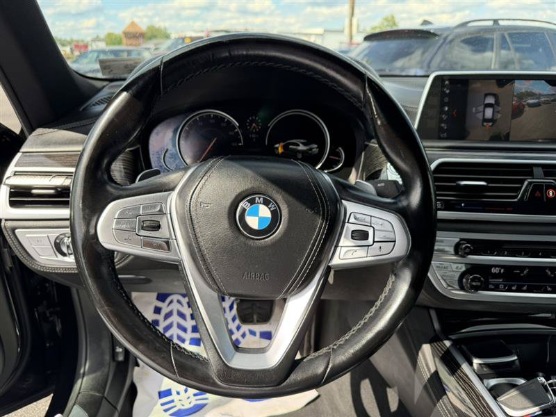 Used 2018 BMW 750i RWD image 15