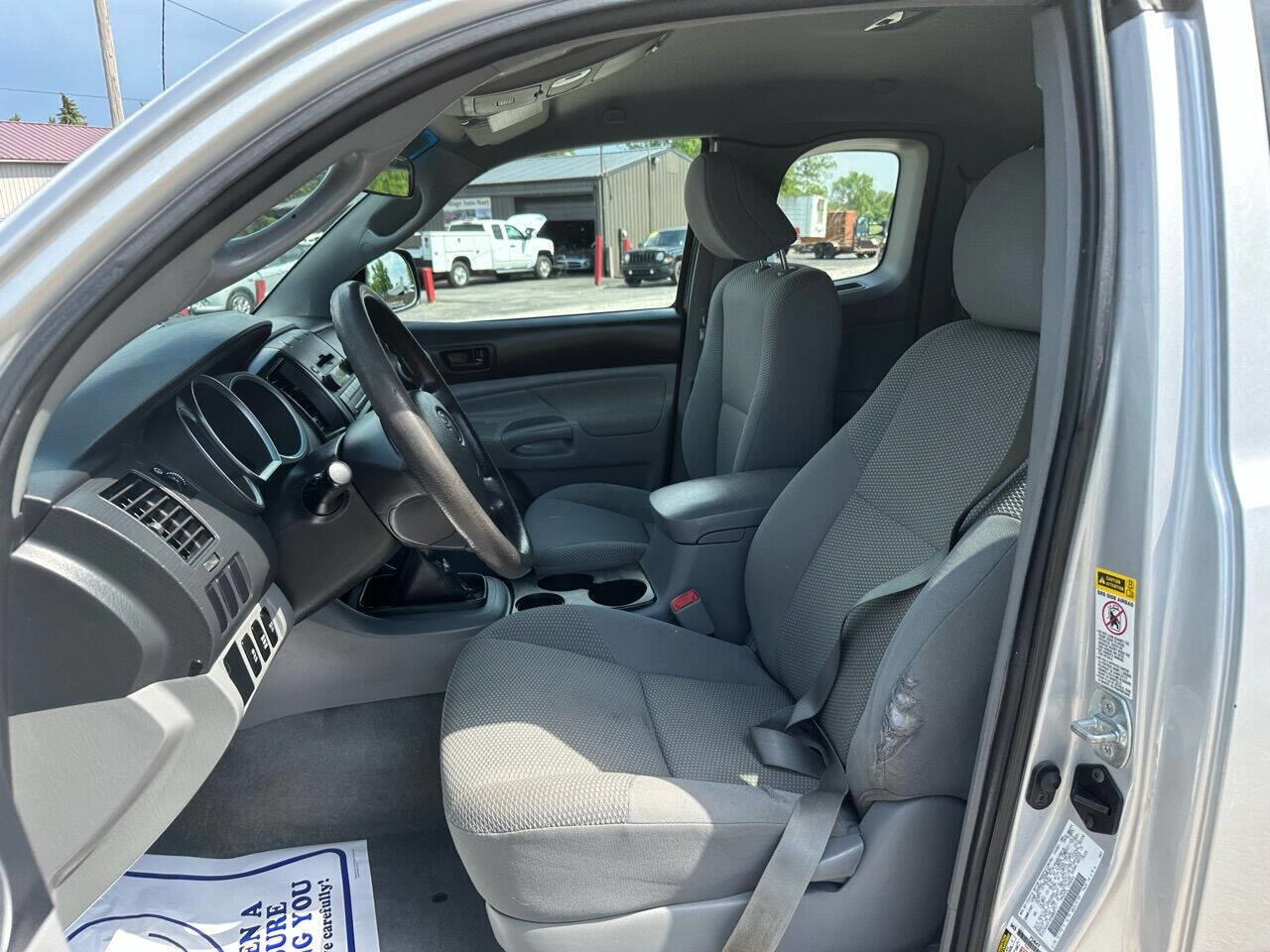 Used 2011 Toyota Tacoma Base 4x4 4dr Access Cab 6.1 ft image 8