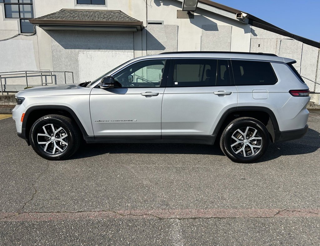 Used 2024 Jeep Grand Cherokee L Limited w/ Luxury Tech Group II image 8