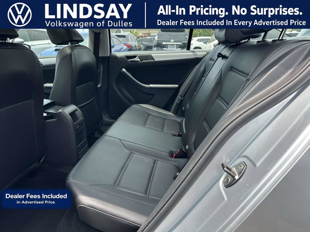 Used 2013 Volkswagen Jetta SE FWD image 14
