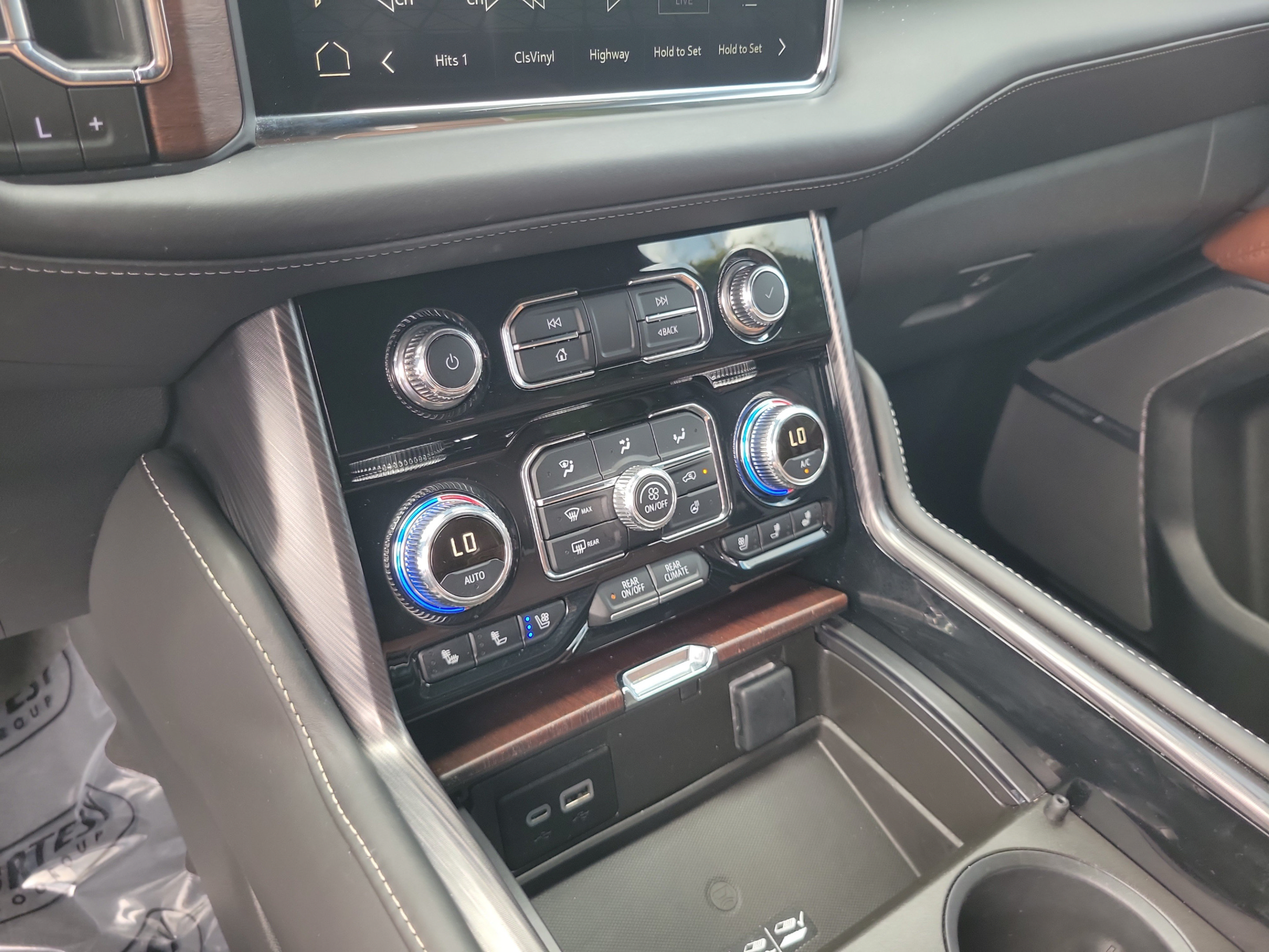 Used 2024 GMC Yukon Denali Ultimate AWD/4WD image 21