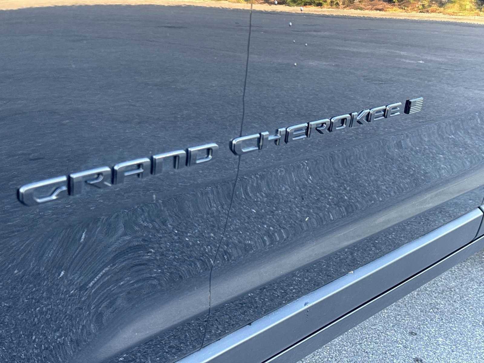 Used 2023 Jeep Grand Cherokee L Limited w/ Black Appearance Package image 12