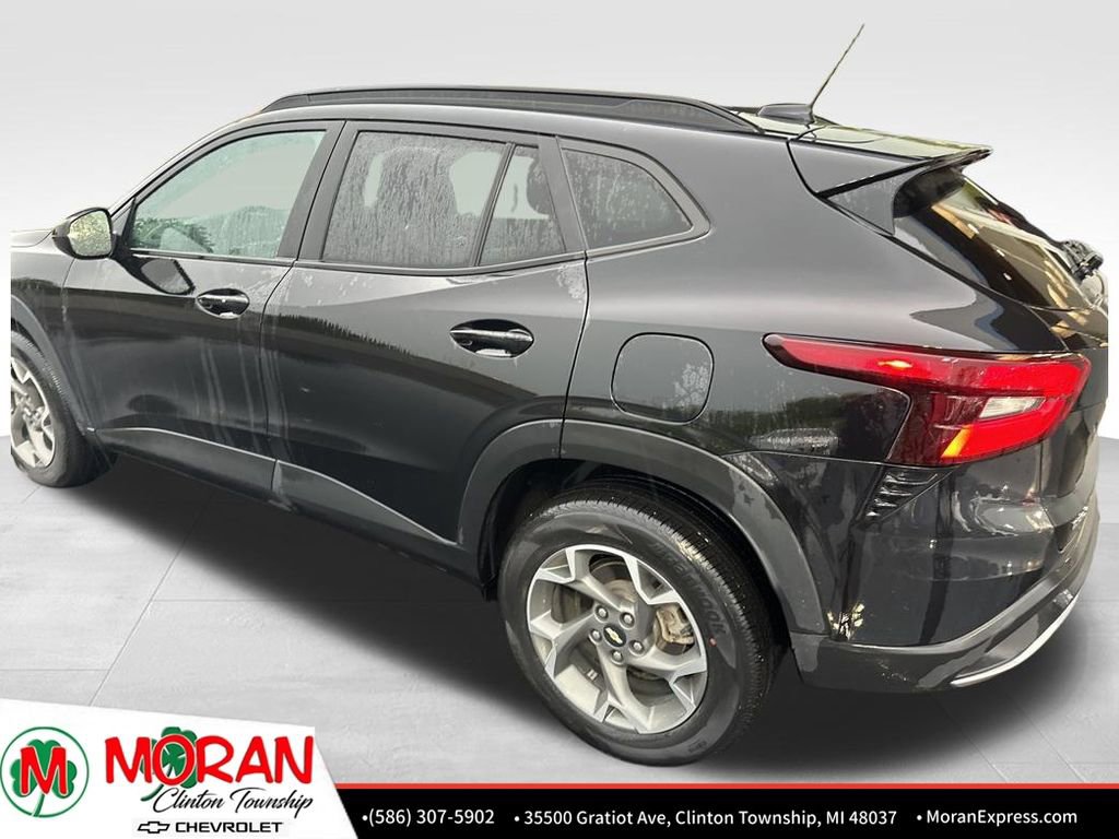 Certified 2024 Chevrolet Trax LT w/ Sunroof Package FWD image 3