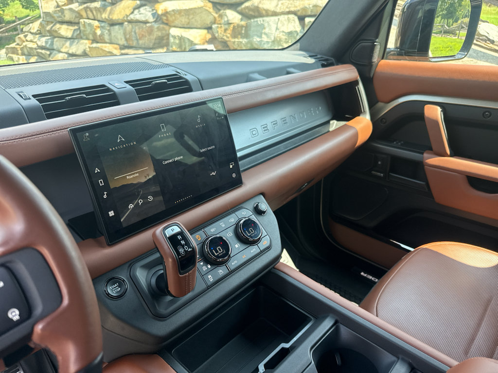 Used 2025 Land Rover Defender 110 AWD/4WD image 7