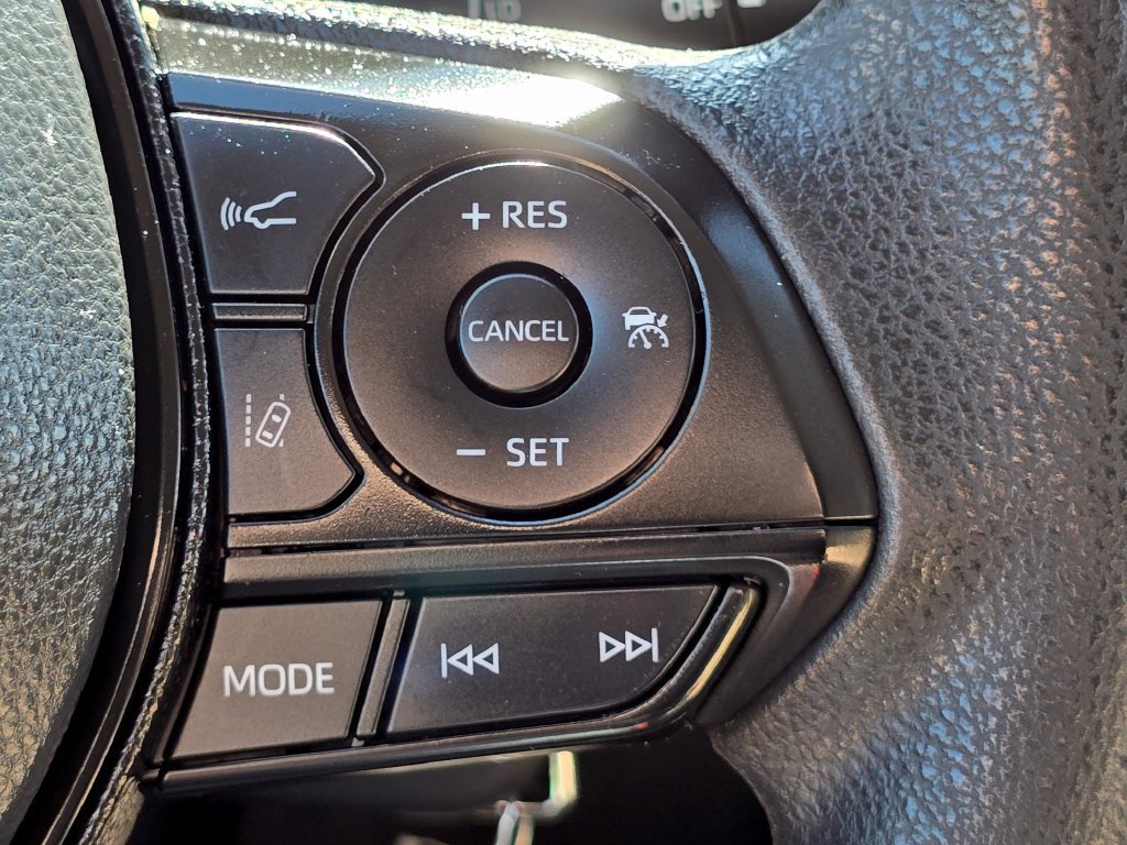 Used 2021 Toyota RAV4 LE AWD/4WD image 29
