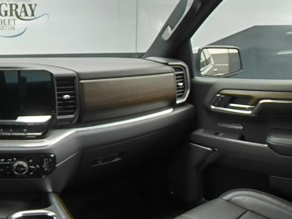 Certified 2024 Chevrolet Silverado 1500 High Country w/ Technology Package AWD/4WD image 18