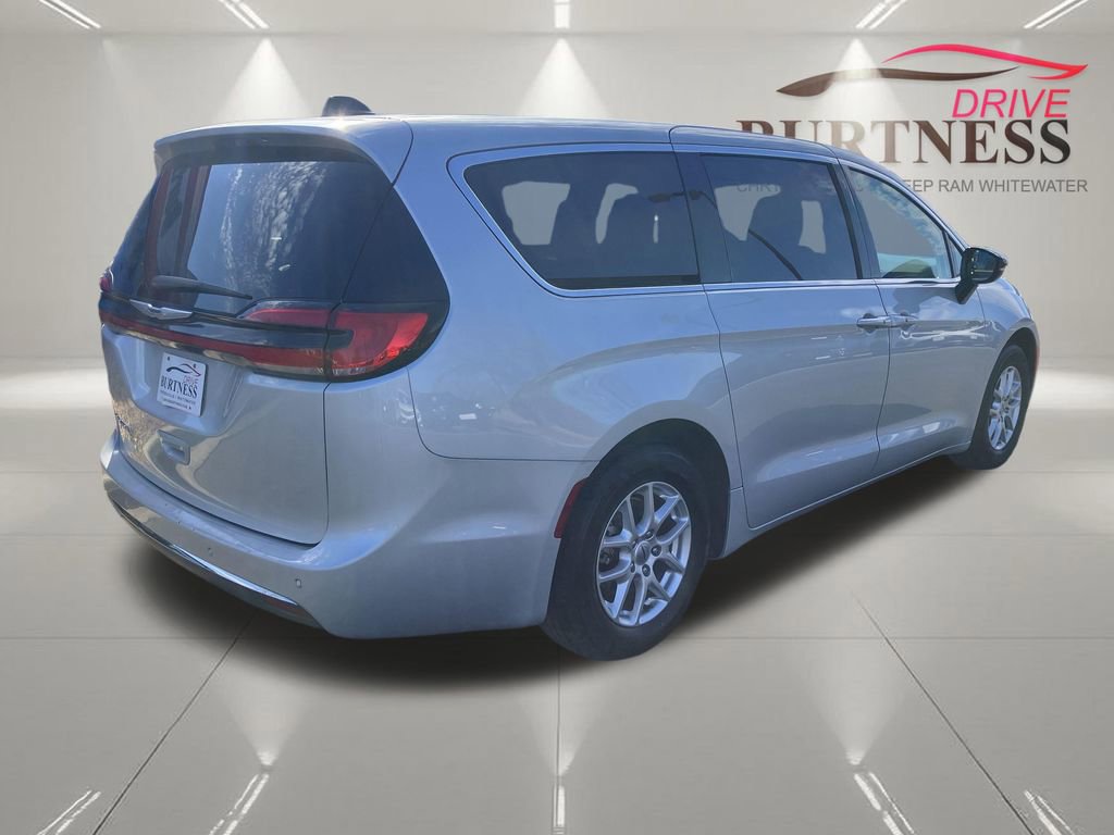 Used 2024 Chrysler Pacifica Touring-L image 12