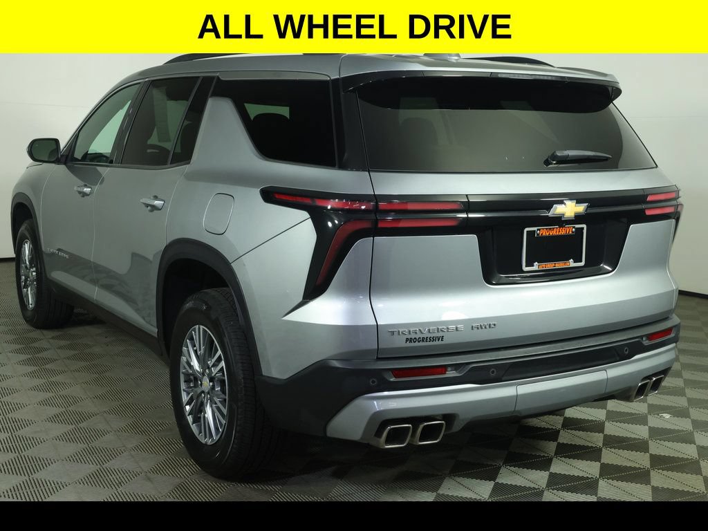 Used 2025 Chevrolet Traverse LT AWD/4WD image 4