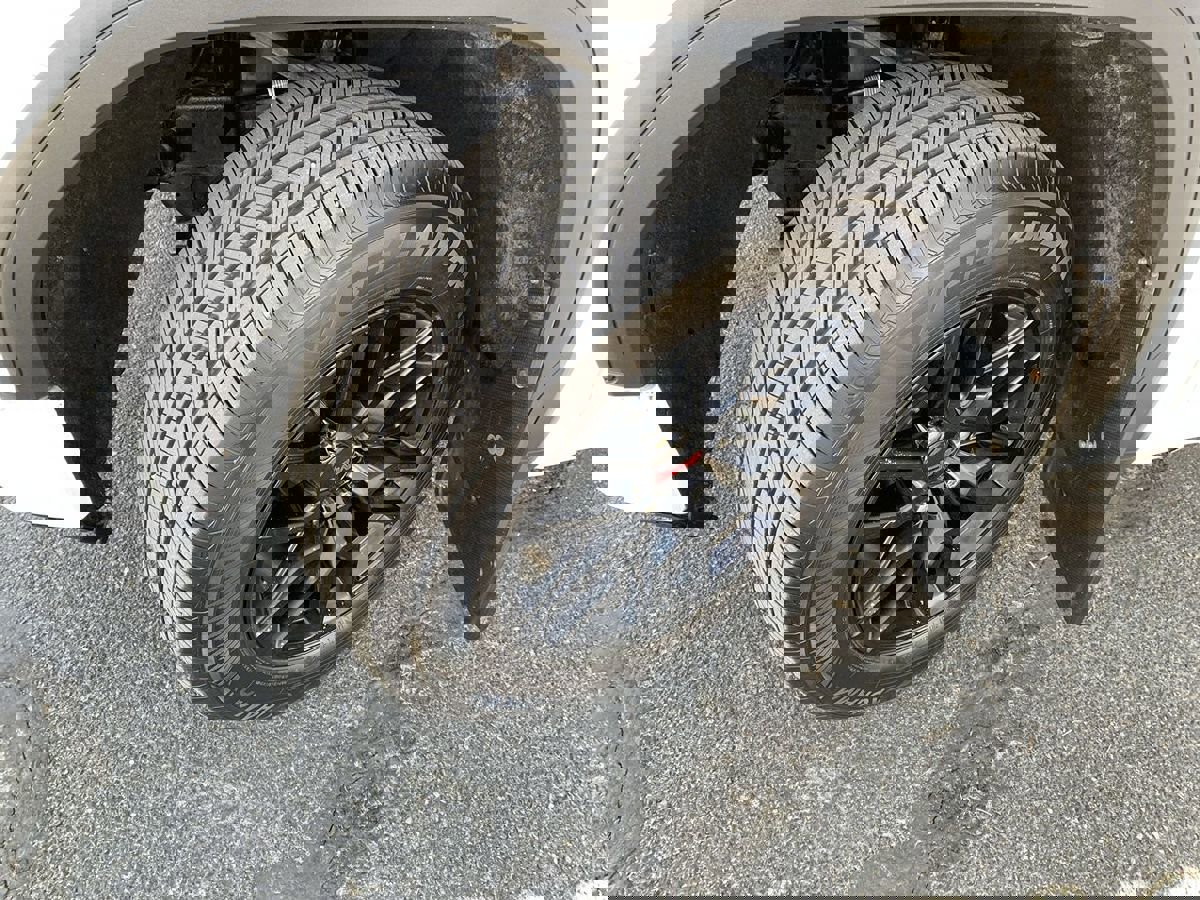 Used 2020 GMC Sierra 1500 Elevation image 12