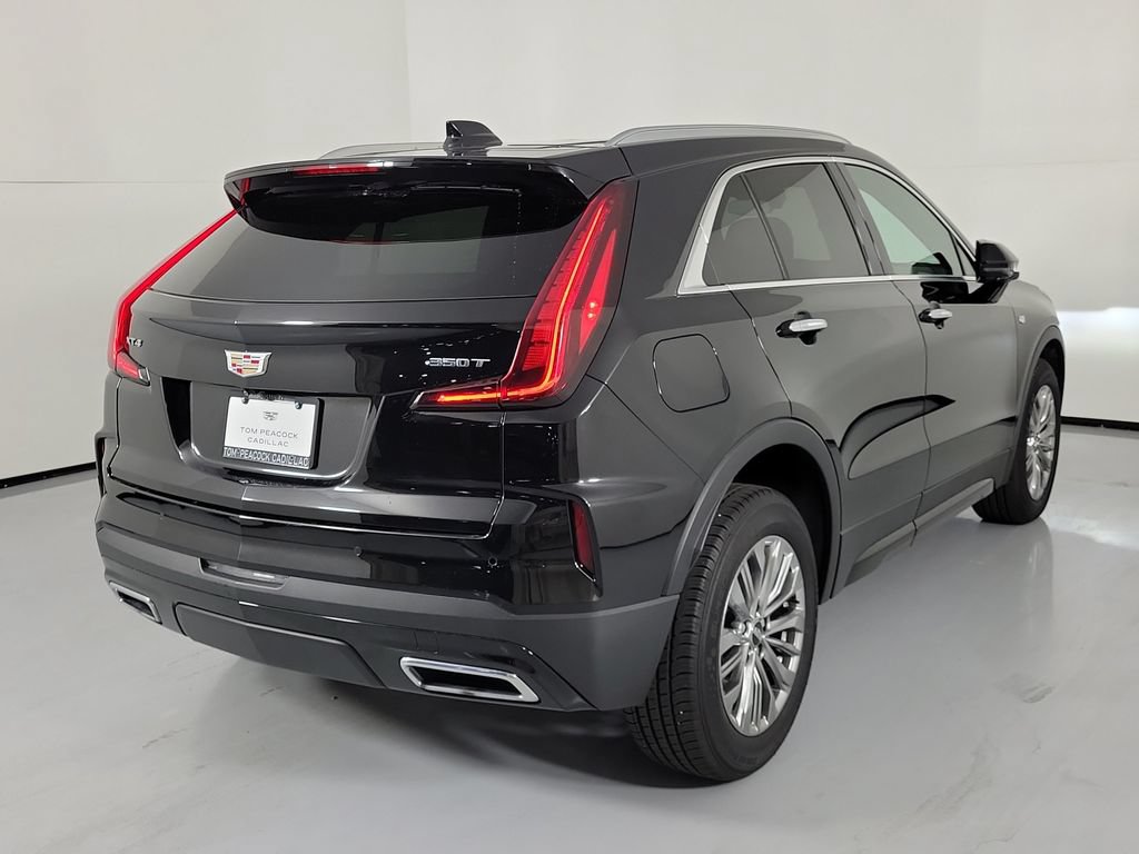 Used 2025 Cadillac XT4 Premium Luxury FWD image 3