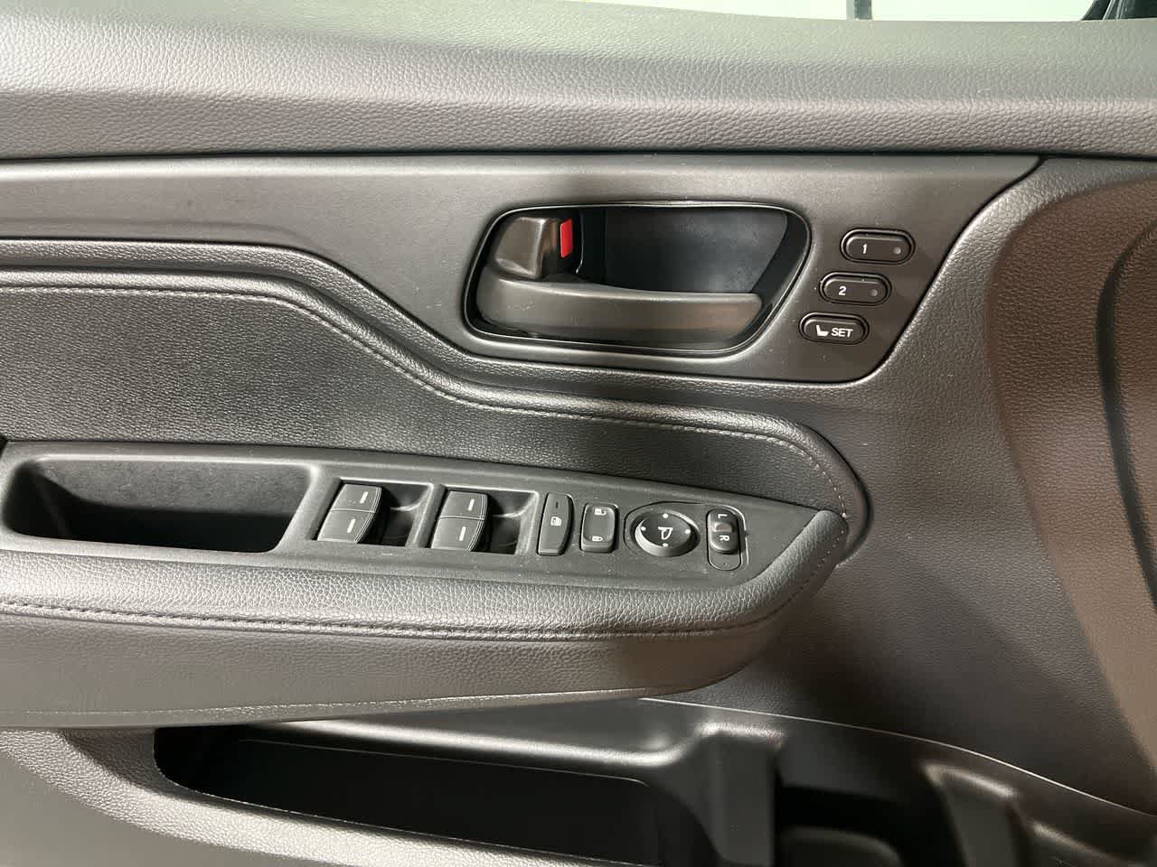 Used 2025 Honda Odyssey Sport-L image 13
