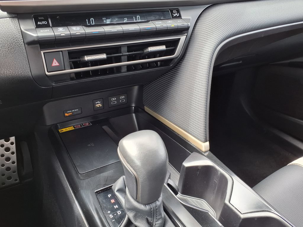 Used 2025 Toyota Camry SE FWD image 27