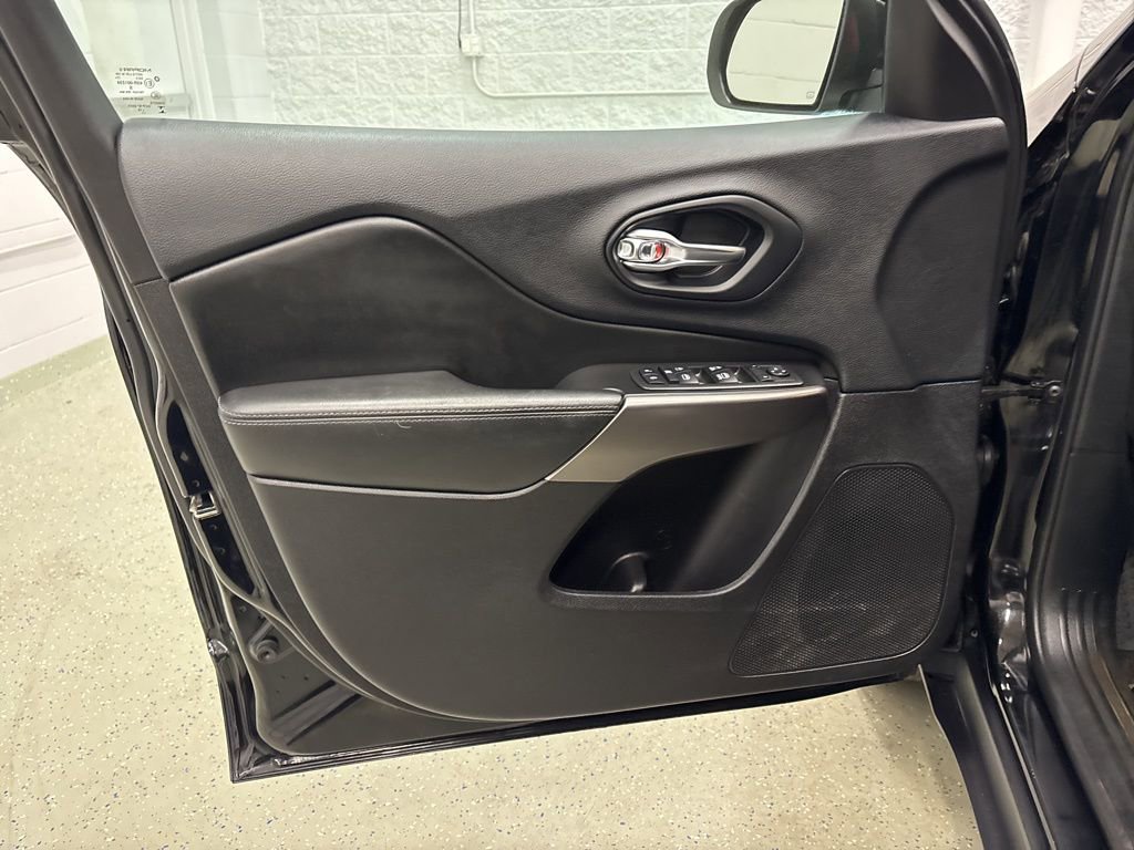 Used 2019 Jeep Cherokee Latitude Plus w/ Cold Weather Group image 14