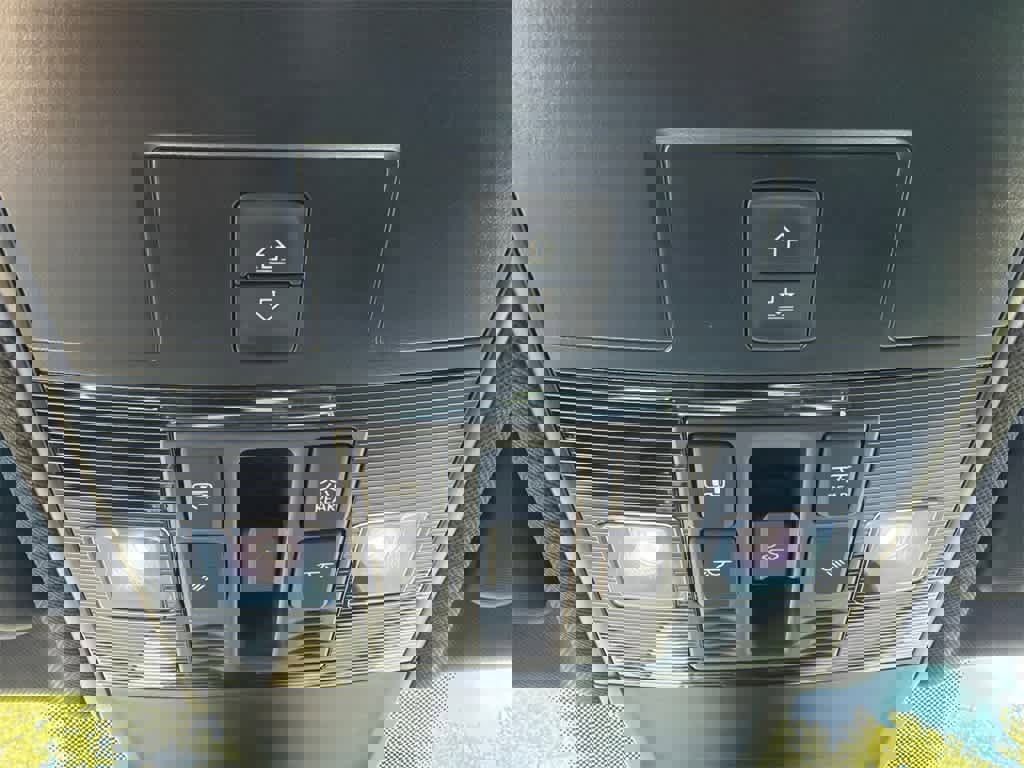 Used 2022 Volkswagen Tiguan SEL R-Line image 32