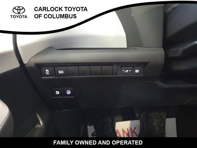 Used 2026 Toyota Sienna XLE FWD image 25