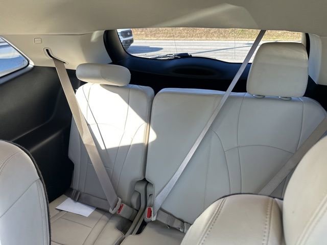 Used 2023 Buick Enclave Essence image 10