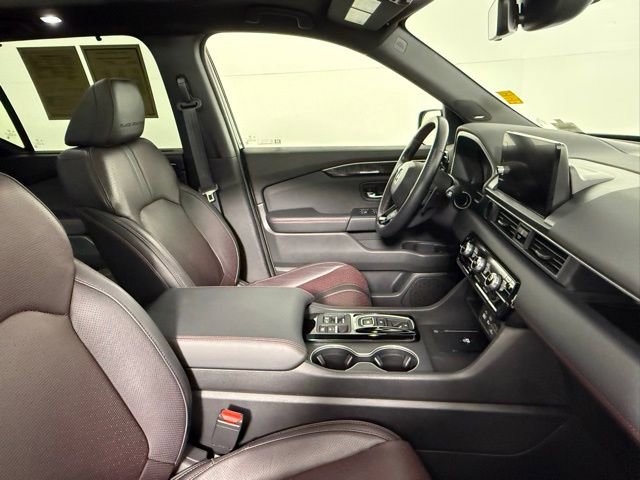 Used 2025 Honda Pilot Black Edition image 53