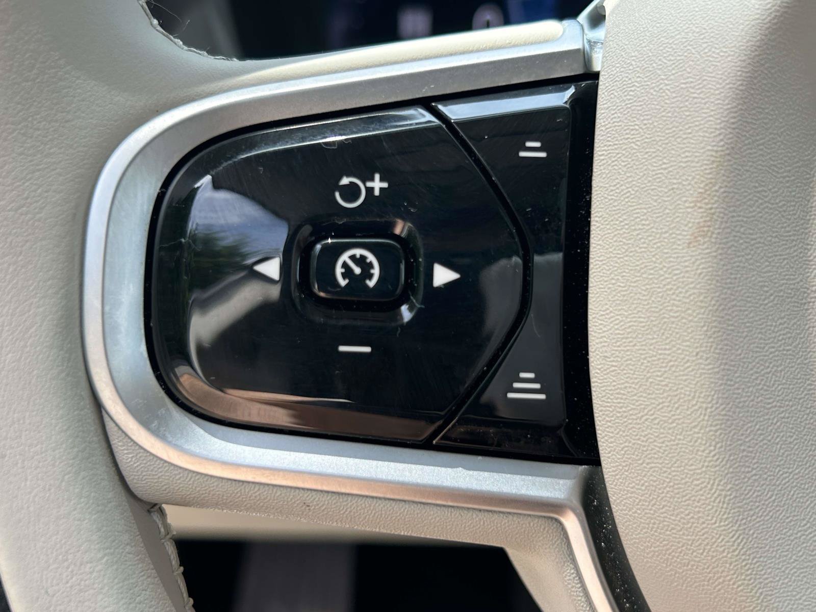 Certified 2025 Volvo XC60 B5 Ultra AWD/4WD image 22