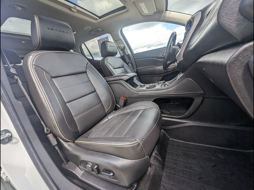 Used 2020 GMC Acadia Denali w/ Technology Package AWD/4WD image 19