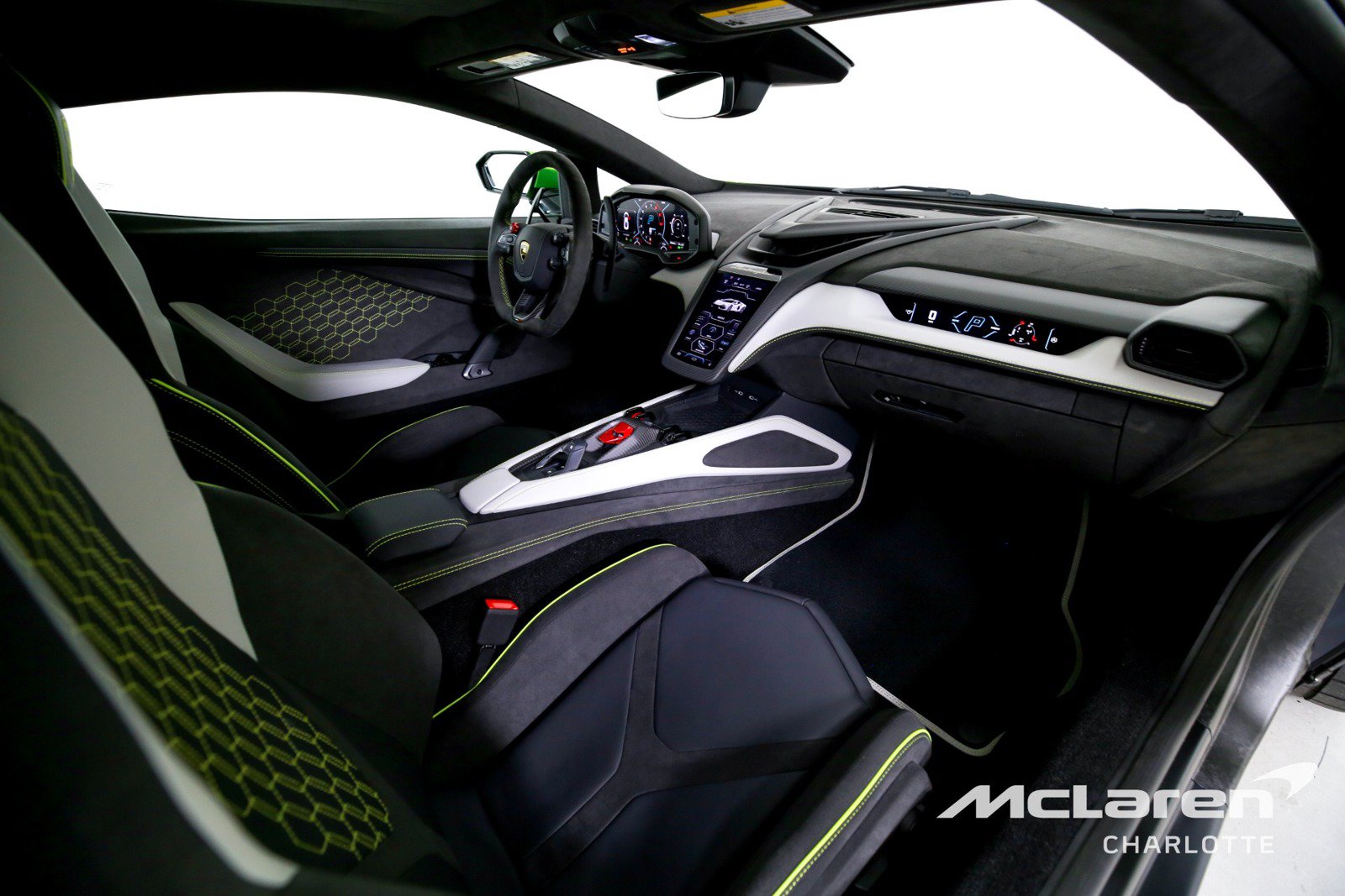 Used 2024 Lamborghini Revuelto AWD/4WD image 19