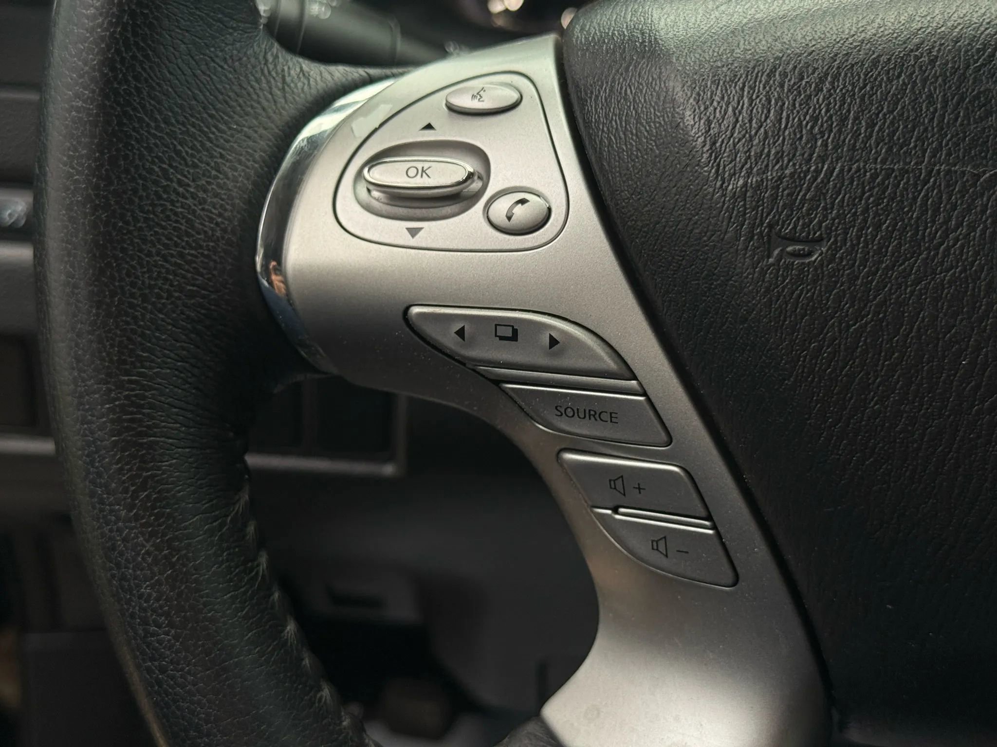 Used 2018 Nissan Murano SV image 31