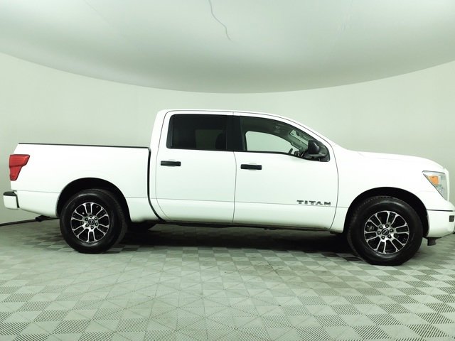 Used 2023 Nissan Titan SV image 11