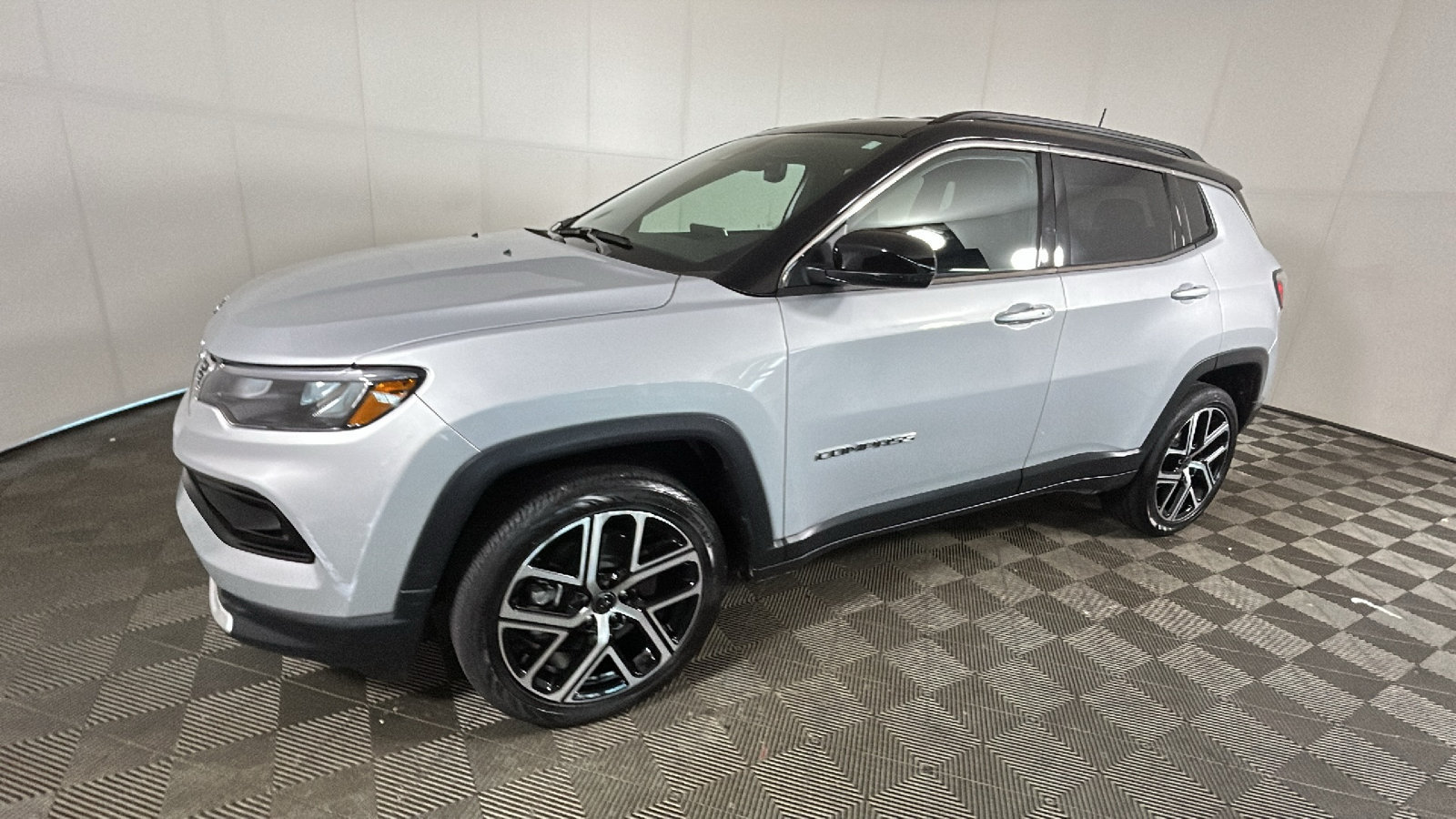 Used 2025 Jeep Compass Limited AWD/4WD image 8