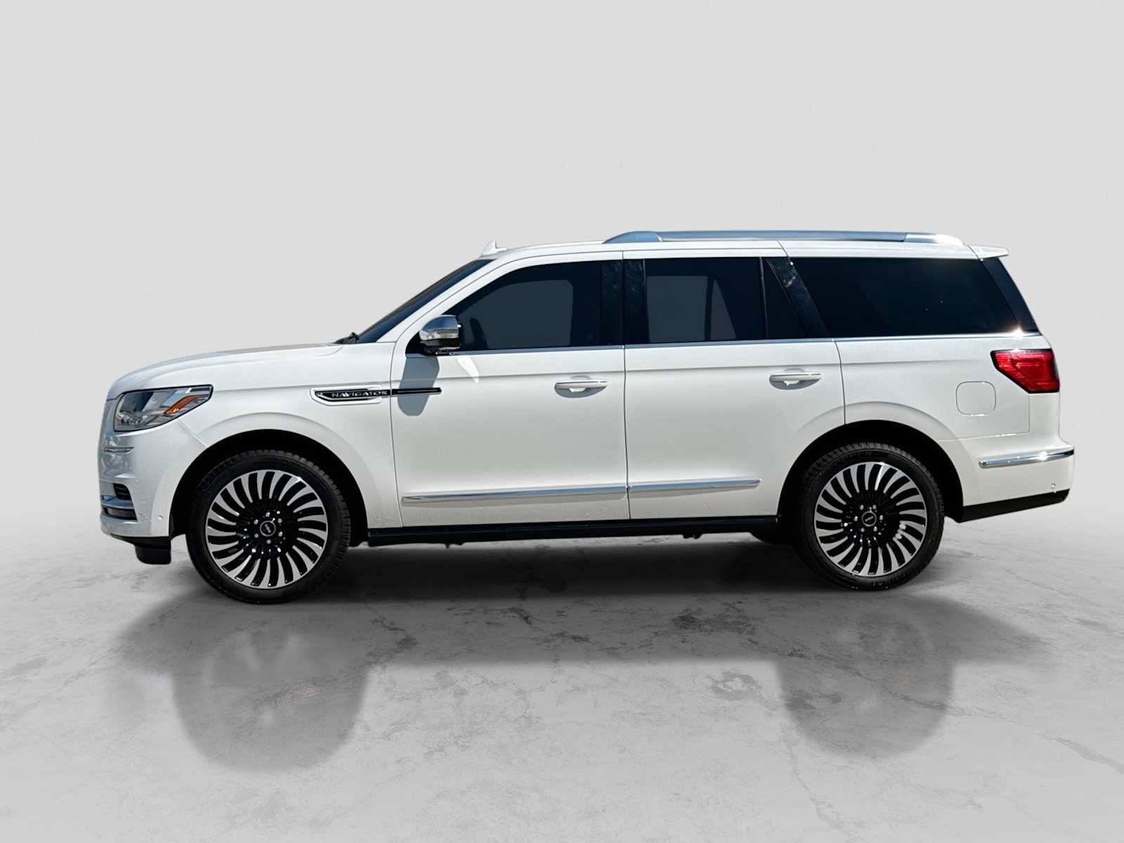 Used 2021 Lincoln Navigator Black Label AWD/4WD image 3