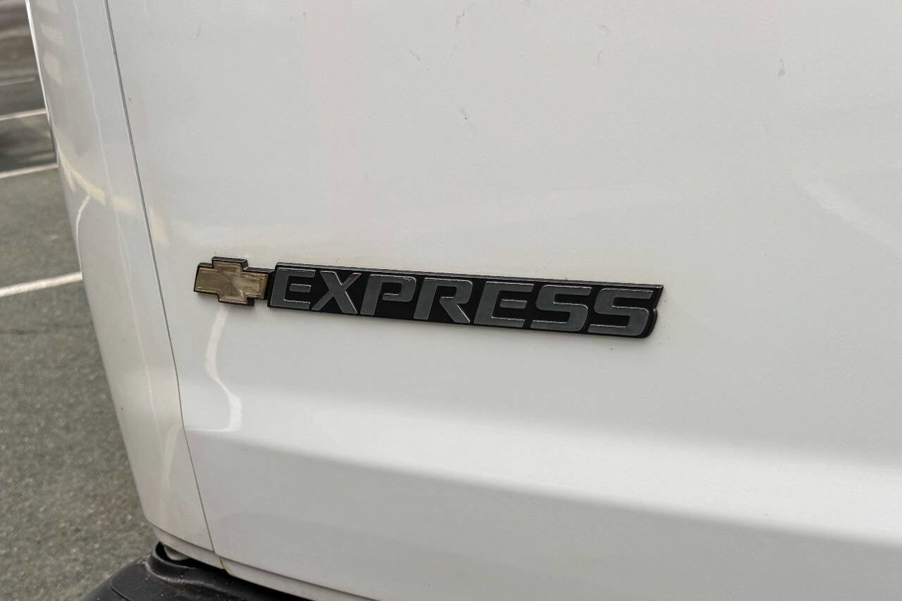 Used 2020 Chevrolet Express 2500 w/ Driver Convenience Package RWD image 15