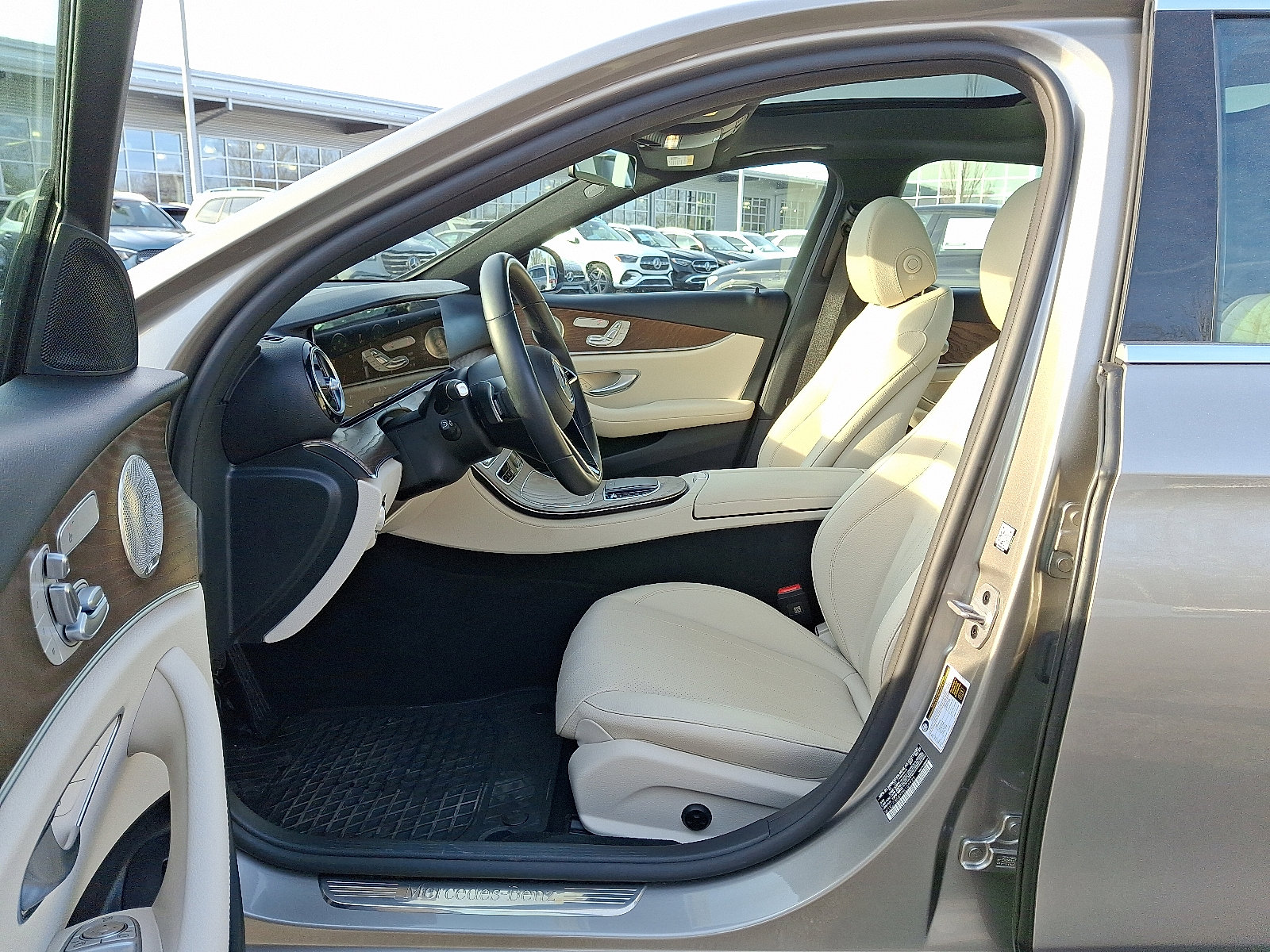 Used 2023 Mercedes-Benz E 350 4MATIC Sedan image 14