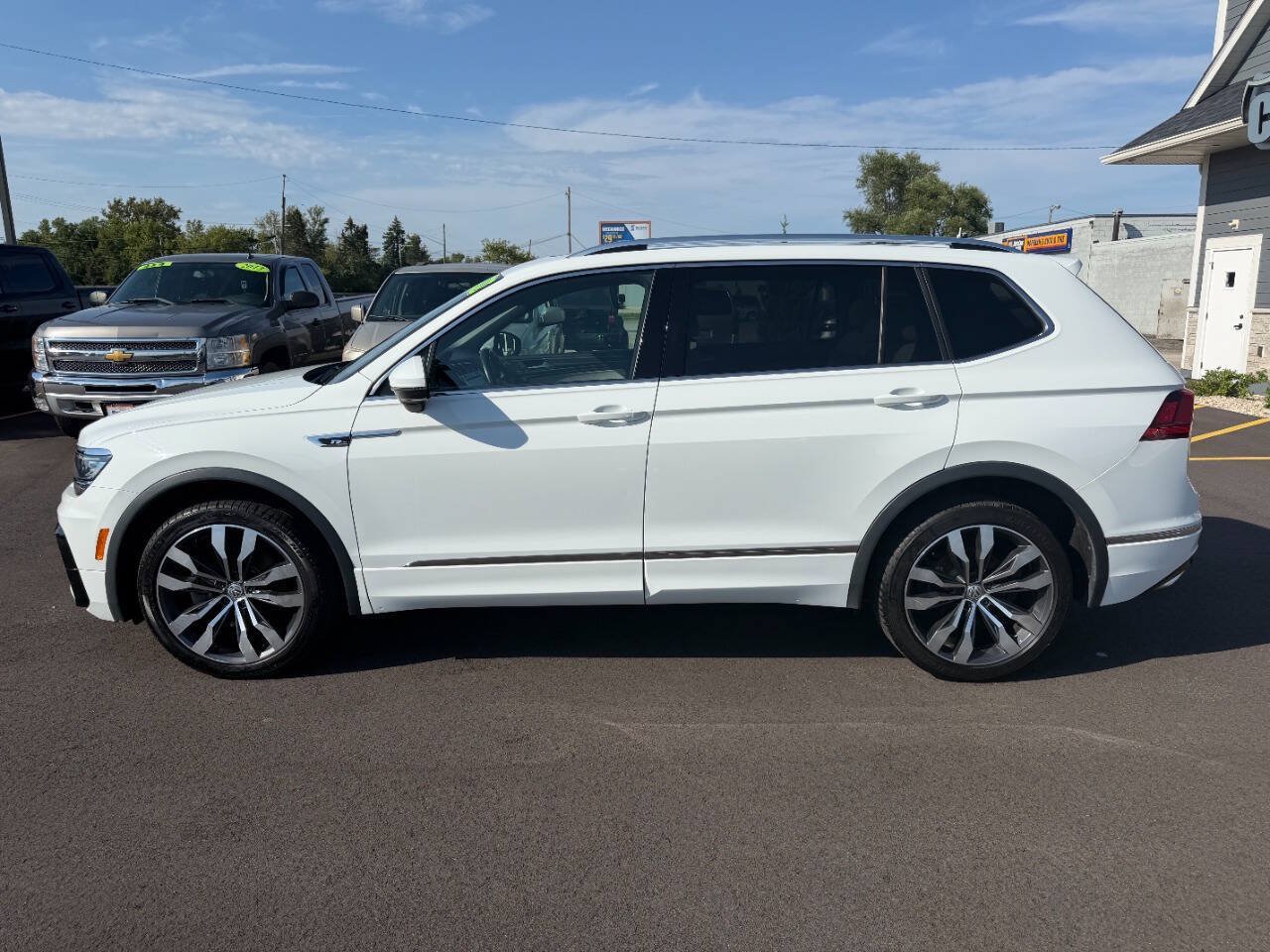 Used 2019 Volkswagen Tiguan SEL Premium R-Line AWD/4WD image 2