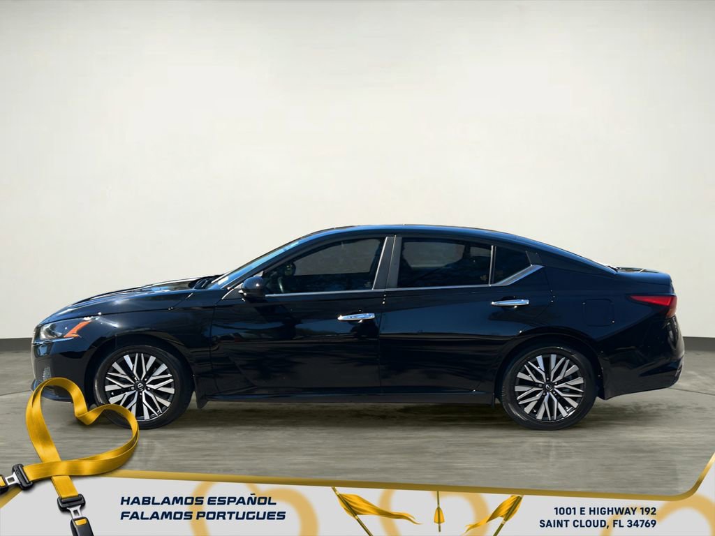 Used 2023 Nissan Altima 2.5 SV w/ SV Premium Package image 3