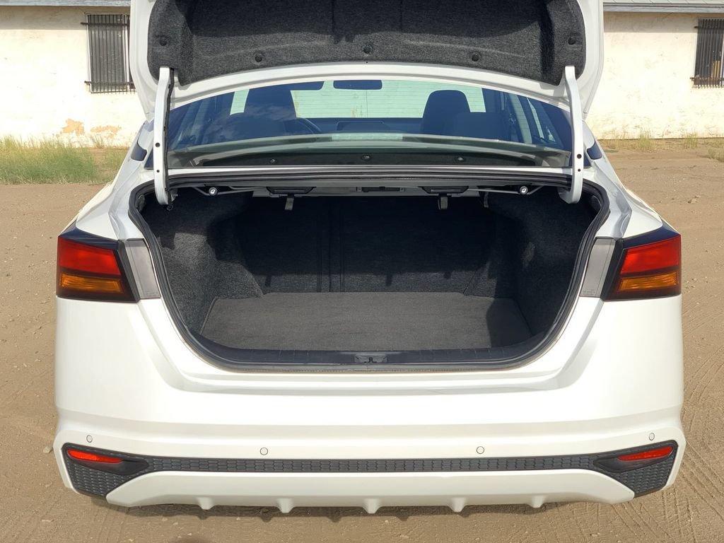 Used 2025 Nissan Altima 2.5 SV FWD image 24