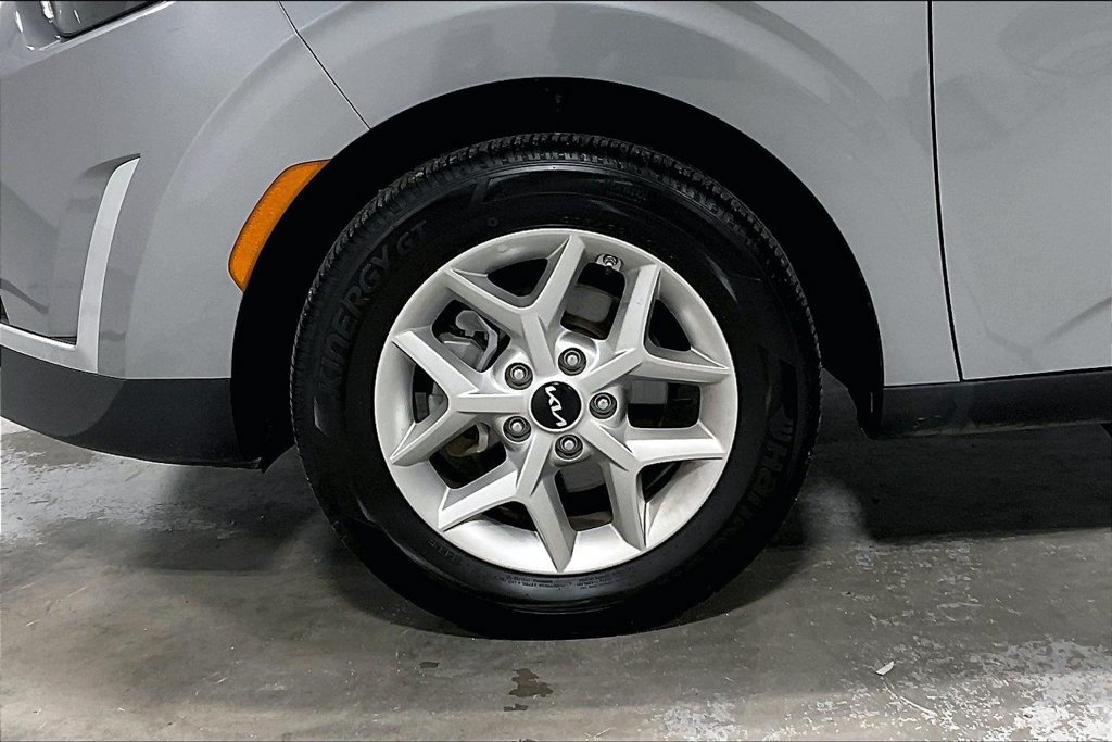 Used 2025 Kia Soul LX w/ LX Technology Package FWD image 10