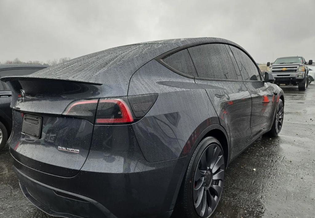 Used 2024 Tesla Model Y Performance image 2