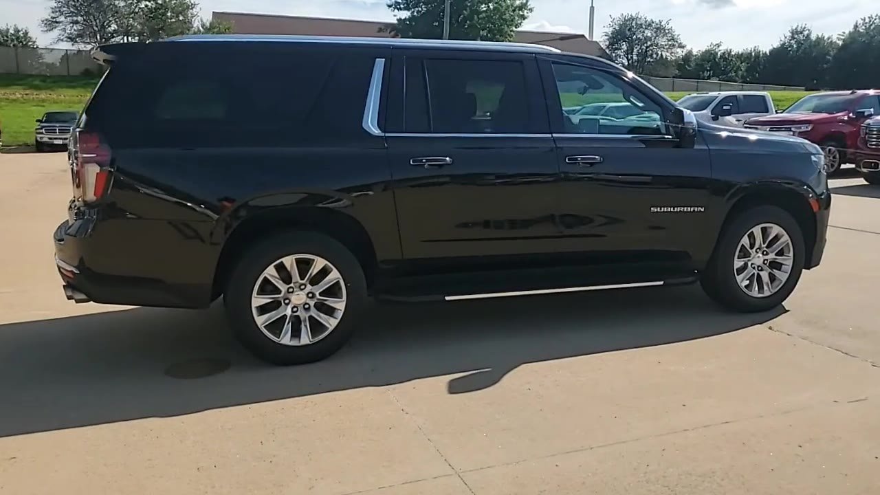 Used 2021 Chevrolet Suburban Premier w/ Premium Package AWD/4WD image 9
